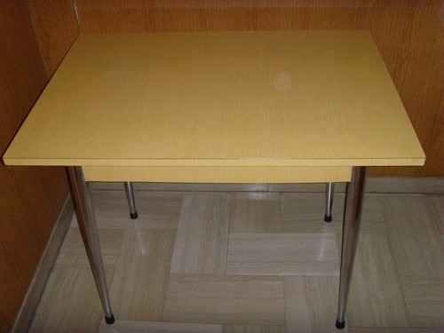 Piccolo tavolo formica anni